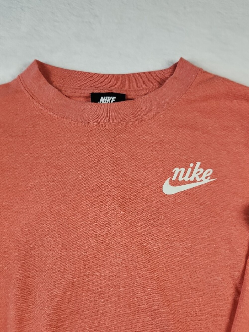 Nike Cropped Crew Neck Long Sleeve T-Shirt Women's Size M Coral Pink / Orange - Picture 8 of 8